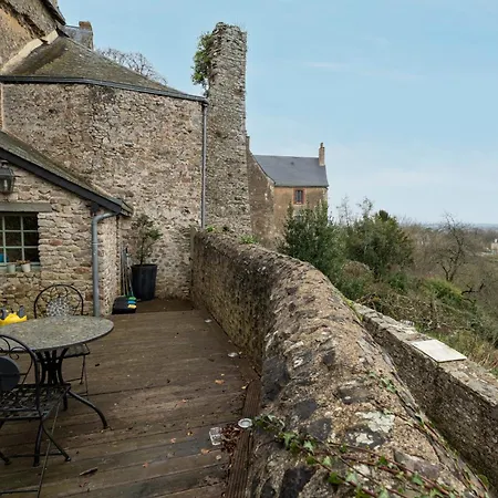 La Poterne Wifi - Terrasse Hébergement de vacances Sainte-Suzanne (Mayenne)